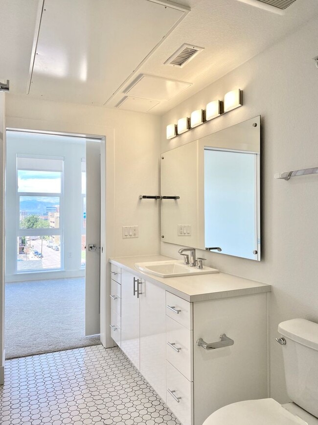 Building Photo - WOW!  Top Corner, 2 bed, 2 bath