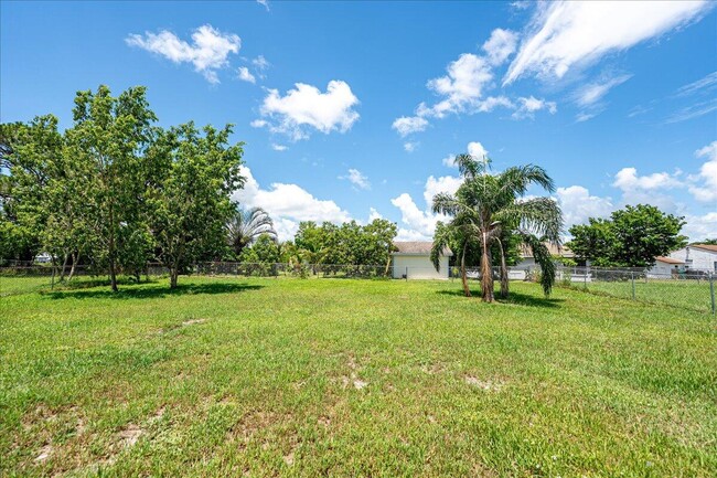 Building Photo - 849 SW Belmont Cir