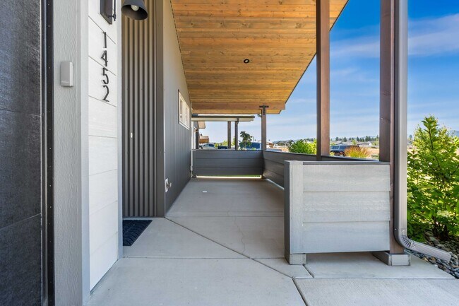 Building Photo - Exceptionally Maintained 3 Bedroom Home in Coeur d'Alene