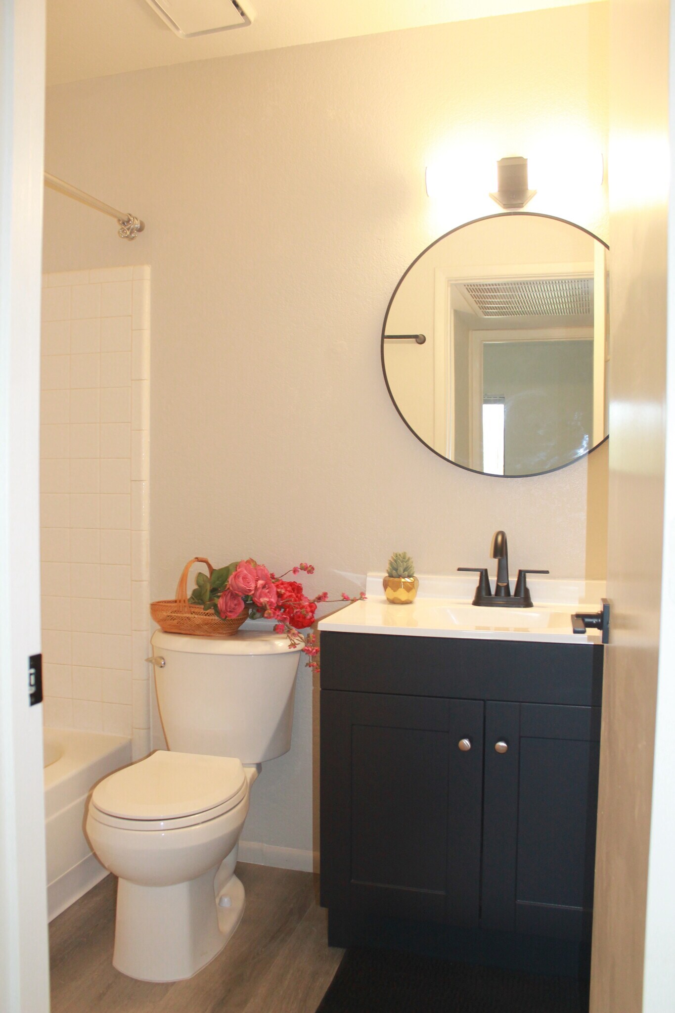 Building Photo - 2188 N Pantano Rd