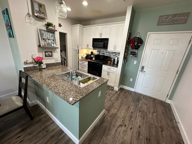Kitchen with white cabinets and granite counter tops - 1336 Scholarship