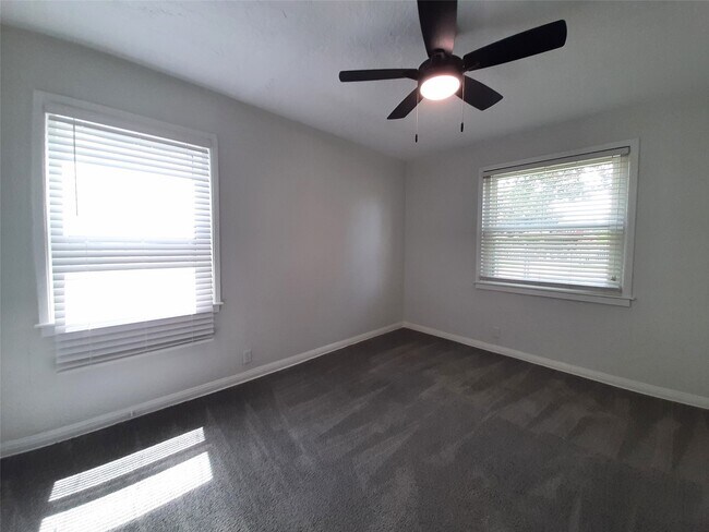 Building Photo - 7607 Moss Rose St