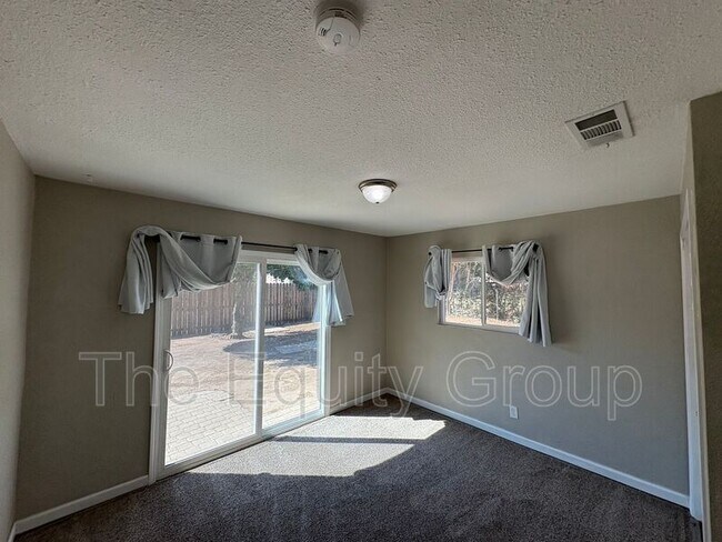 Building Photo - 505 N Lovers Ln