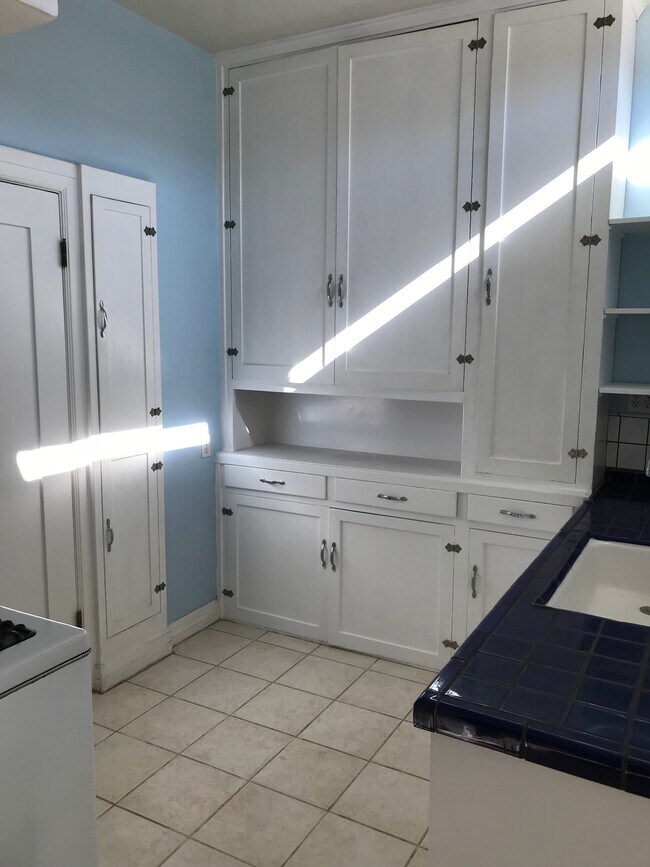 KITCHEN - 1026 Havenhurst Dr