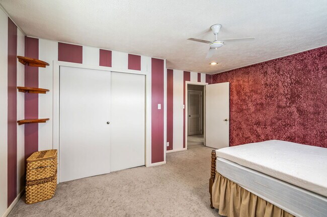 Building Photo - 2083 Chapman Lake Dr
