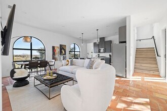 Building Photo - 2701 Bumble Bee Dr