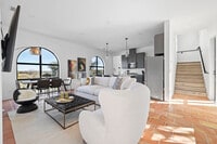 Building Photo - 2701 Bumble Bee Dr