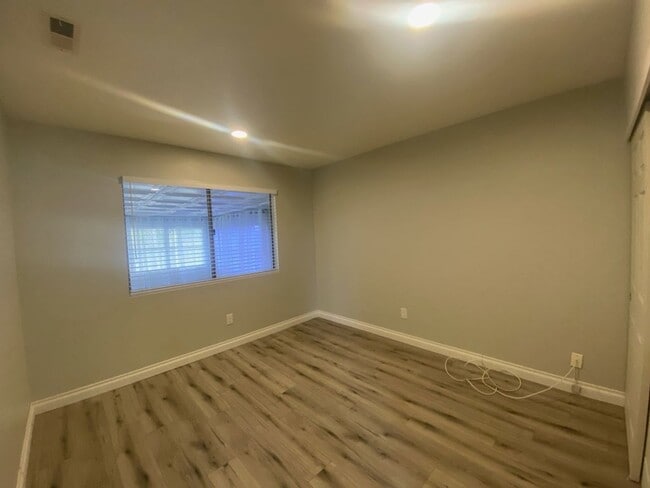 Building Photo - Wonderful 2 Bedroom home in Peacock Hills ...
