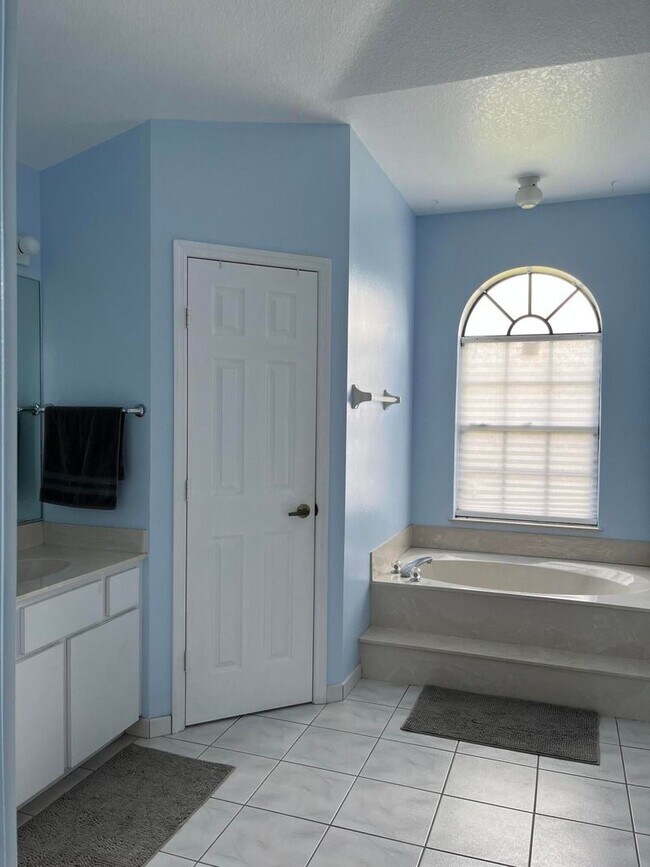 Building Photo - Annual Rental