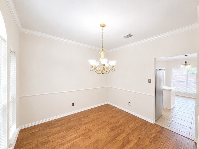 Building Photo - 709 Ridgemont Dr