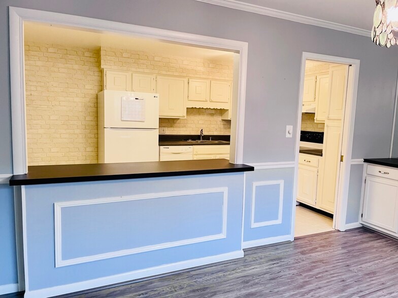 Building Photo - 5260 Crossbow Cir