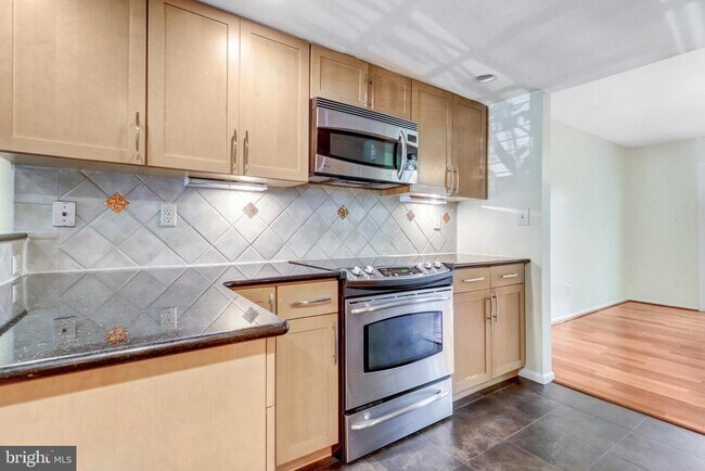 Building Photo - 5707 Waters Edge Landing Court