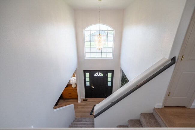 Building Photo - 305 E Inglewood Dr