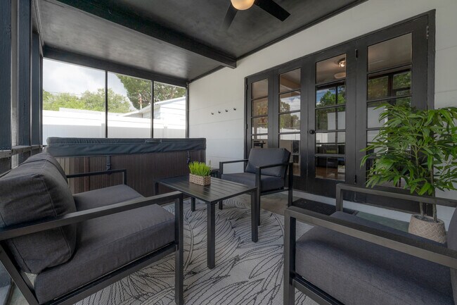 Building Photo - 2400 34th Ave N