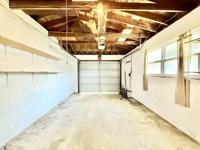 Building Photo - 14218 Sharon Dr