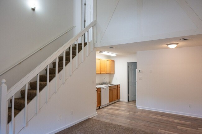 Building Photo - 3313/3315 Steeple Circle