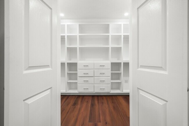 Building Photo - 4023 Breakwood Dr