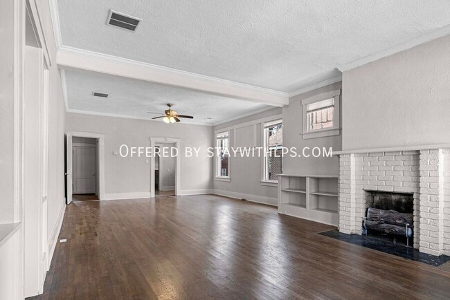 Building Photo - 1667 Foster Ave