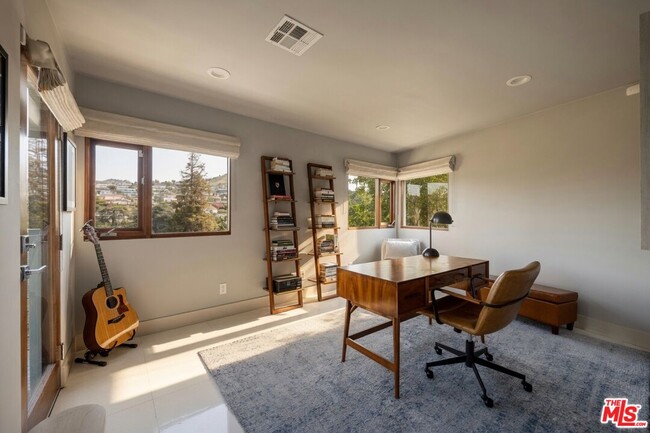 Building Photo - 2035 De Mille Dr