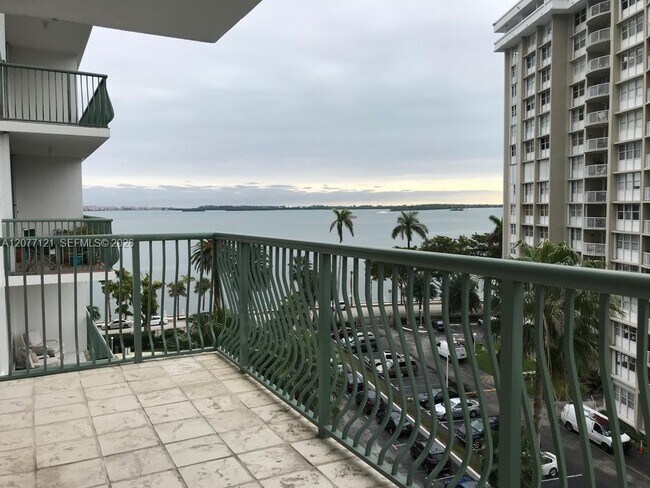 Building Photo - 1408 Brickell Bay Dr