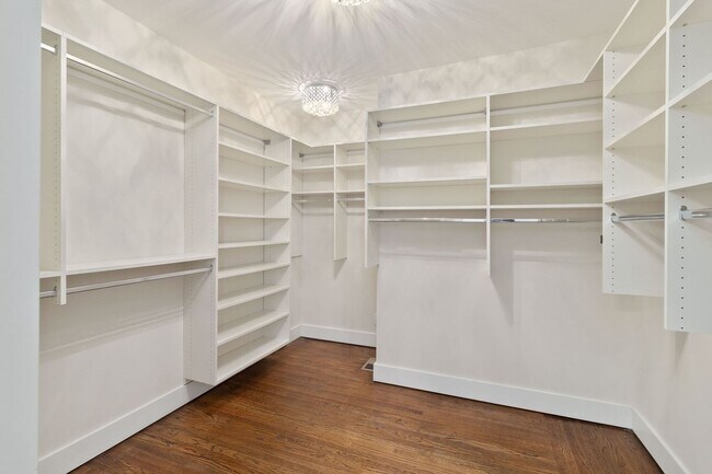 Building Photo - 3739 Hyde Park Ave