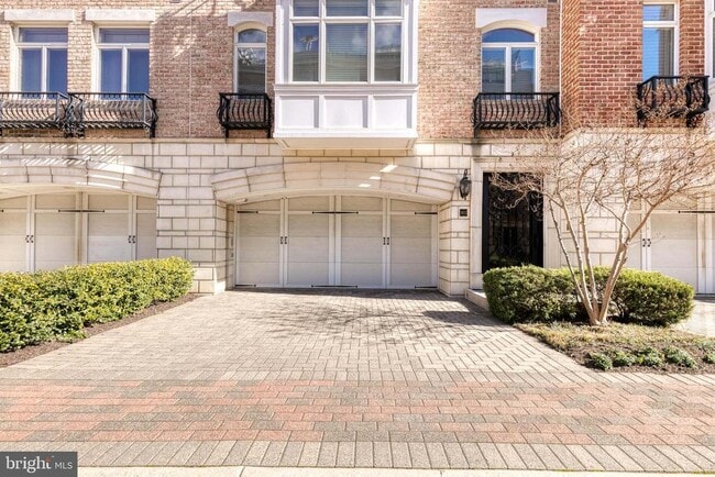 Building Photo - 903 Valencia Ct