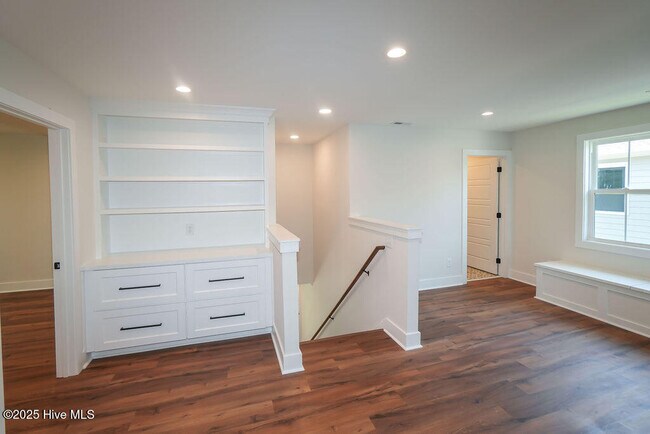 Building Photo - 476 Yadkin Rd