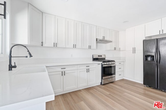 Building Photo - 1020 Larker Ave
