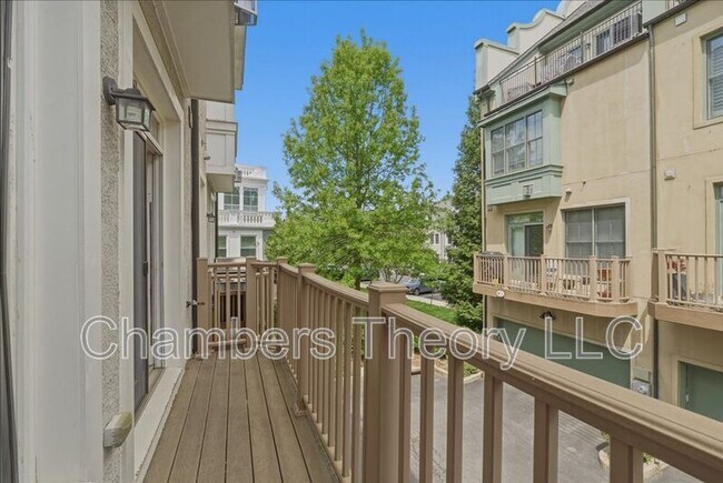 Building Photo - 2735 Linden Ln
