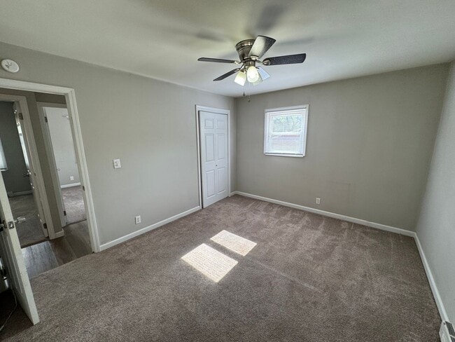 Building Photo - 3 Bedroom 2 Bath house in Bettendorf