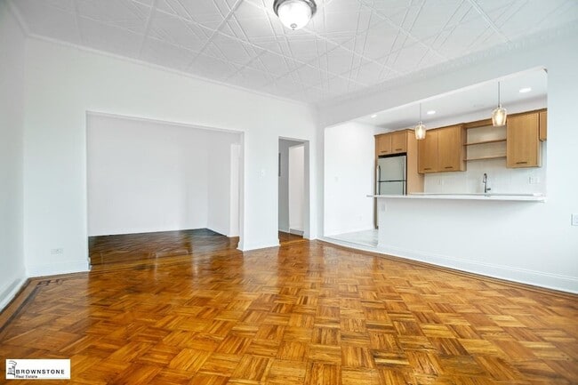 Building Photo - 81 1st Pl