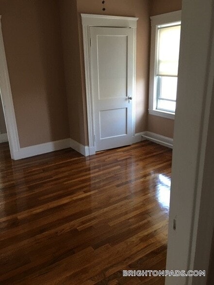 Building Photo - 81 Cresthill Rd