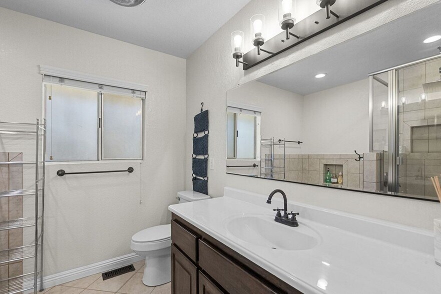 Building Photo - 1197 Oriole Rd