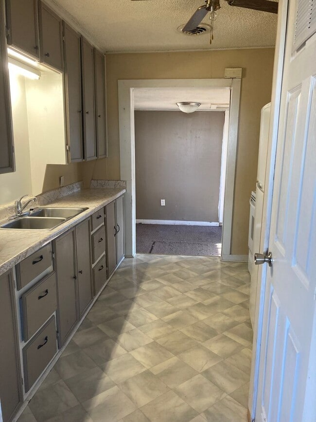 Building Photo - Affordable 2-Bedroom Home Near Ankeny