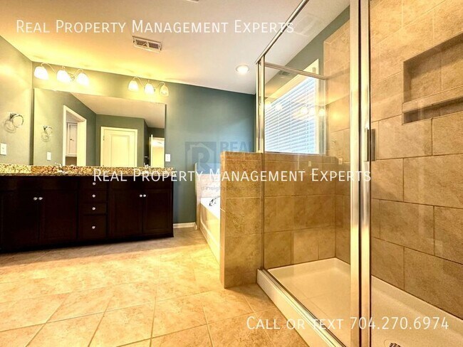 Building Photo - 7839 Sawgrass Ln
