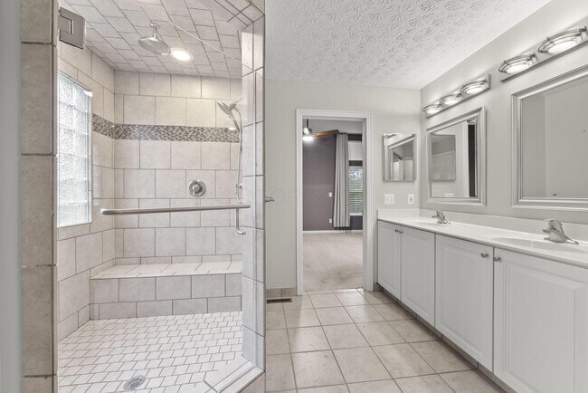 Building Photo - 397 Abbotsbury Dr