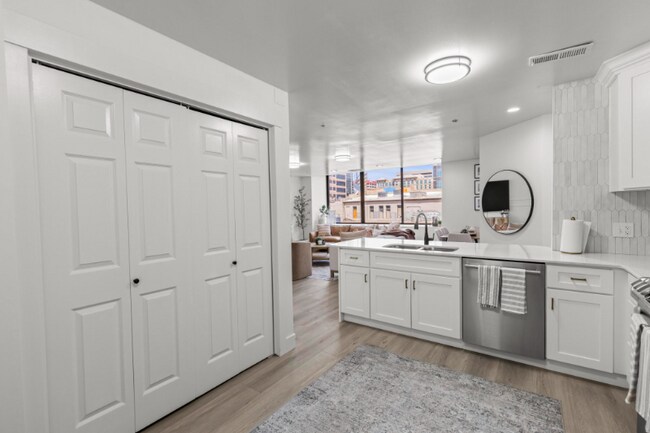 Building Photo - 48 W Broadway