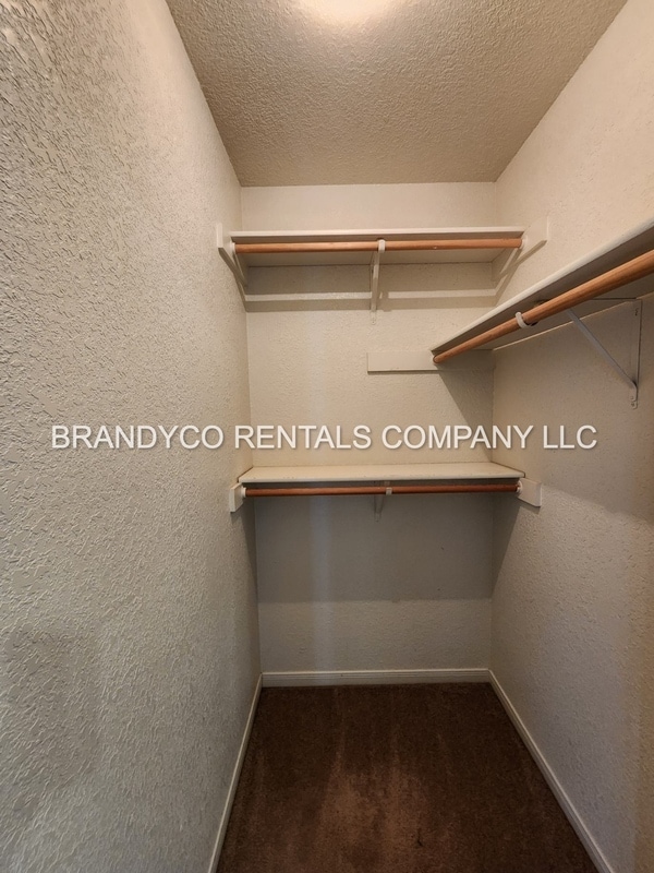 Building Photo - 4600 Acorn Creek Trail