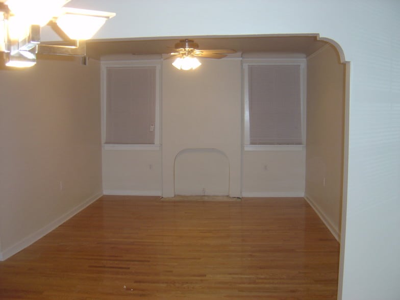 Building Photo - 3316 Robert St