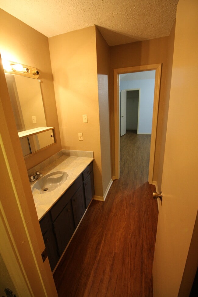 Building Photo - 2331 Justin Ln