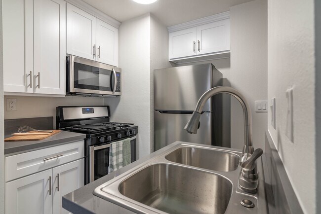 Building Photo - Hollywood Apartments