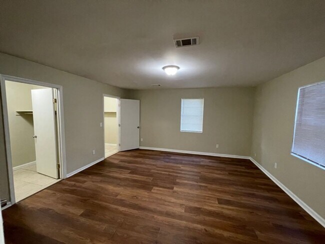 Building Photo - 618 Frayser Dr