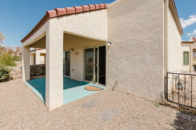 Building Photo - Newly Updated Two Bedroom Two Bath Townhouse