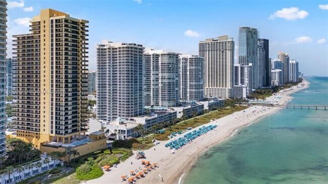 Building Photo - 16275 Collins Ave