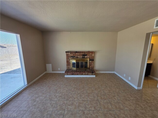 Building Photo - 1745 Mt Hood St