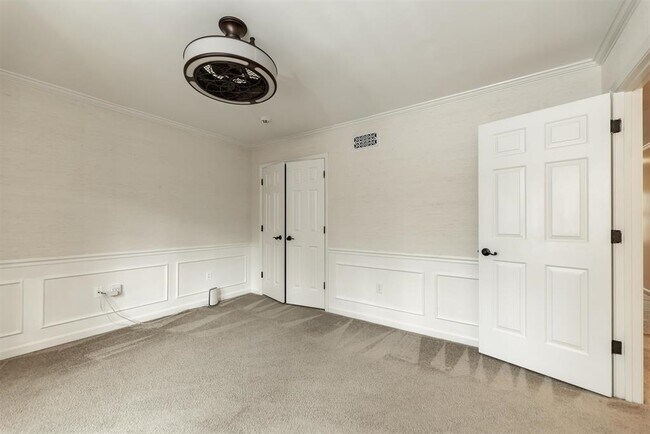 Building Photo - 8441 Dogwood Rd