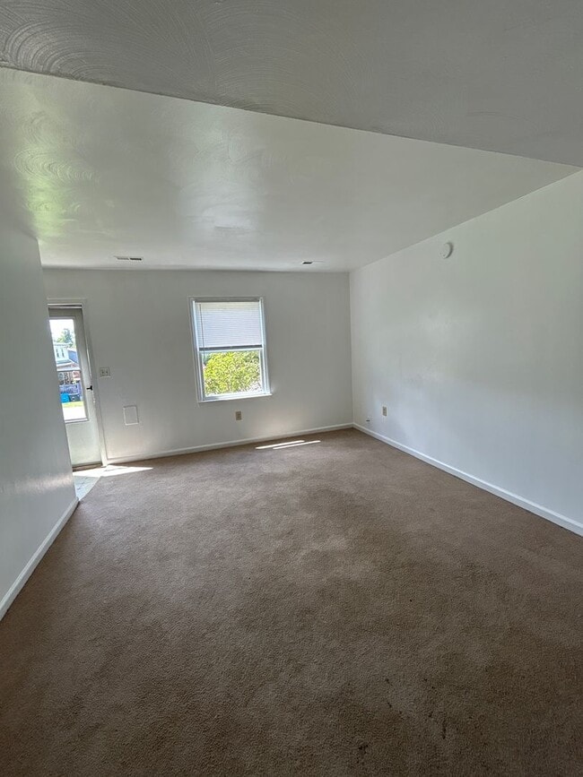 Building Photo - North West 2 bed 1 bath