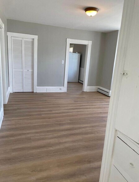 Living room - 292 Grove St