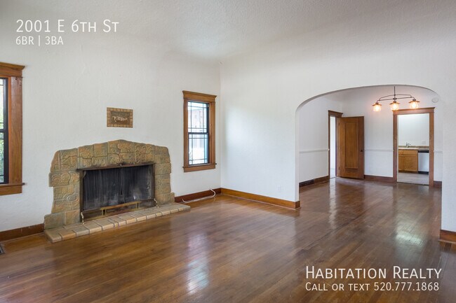 Building Photo - 2001 E 6th St