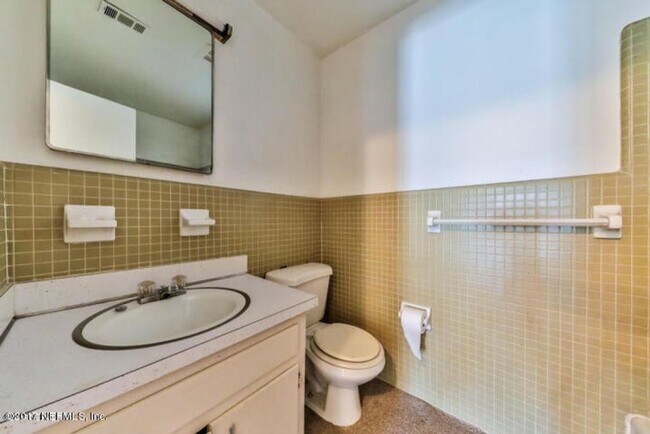 Building Photo - Condo by the Water